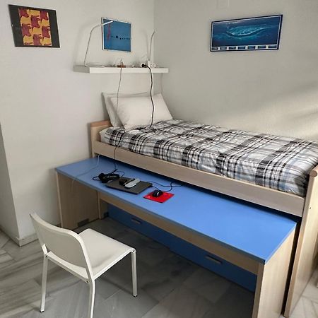 El Cortijuelo. Magnificent Triplex Terraced House With Rooftop Of 18M2, Overlooking The Sea. Parking Torremolinos Eksteriør bilde
