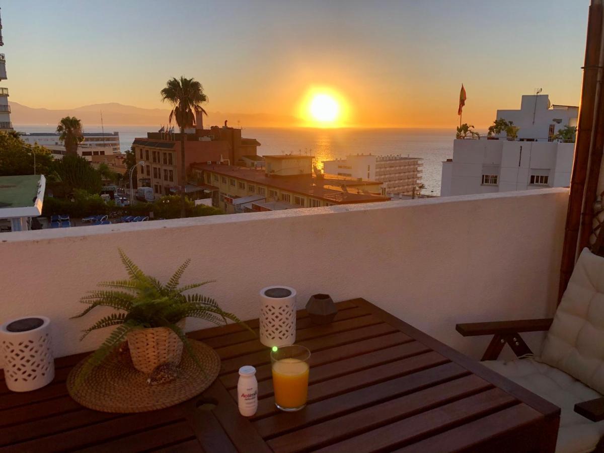 El Cortijuelo. Magnificent Triplex Terraced House With Rooftop Of 18M2, Overlooking The Sea. Parking Torremolinos Eksteriør bilde