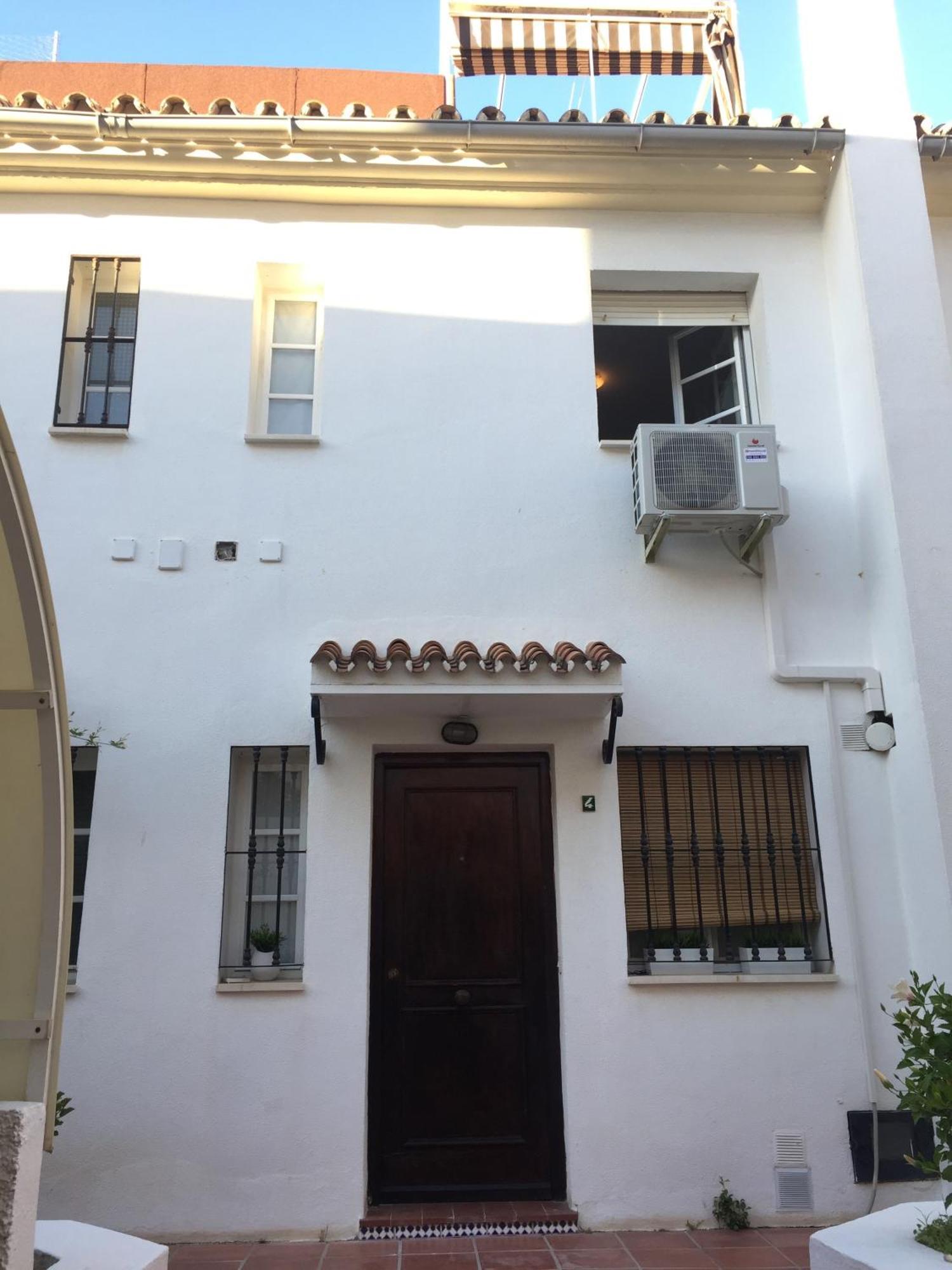 El Cortijuelo. Magnificent Triplex Terraced House With Rooftop Of 18M2, Overlooking The Sea. Parking Torremolinos Eksteriør bilde