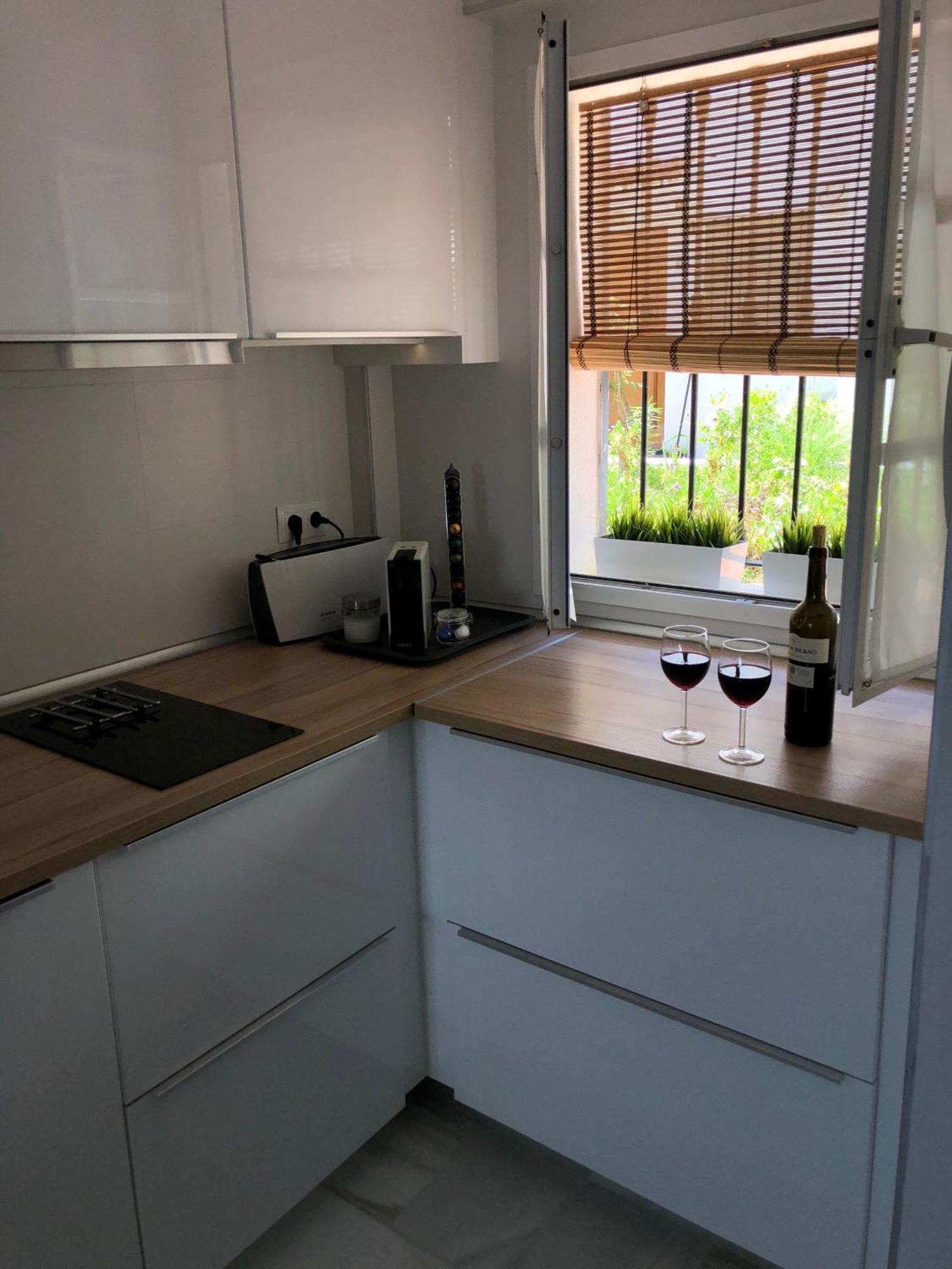 El Cortijuelo. Magnificent Triplex Terraced House With Rooftop Of 18M2, Overlooking The Sea. Parking Torremolinos Eksteriør bilde