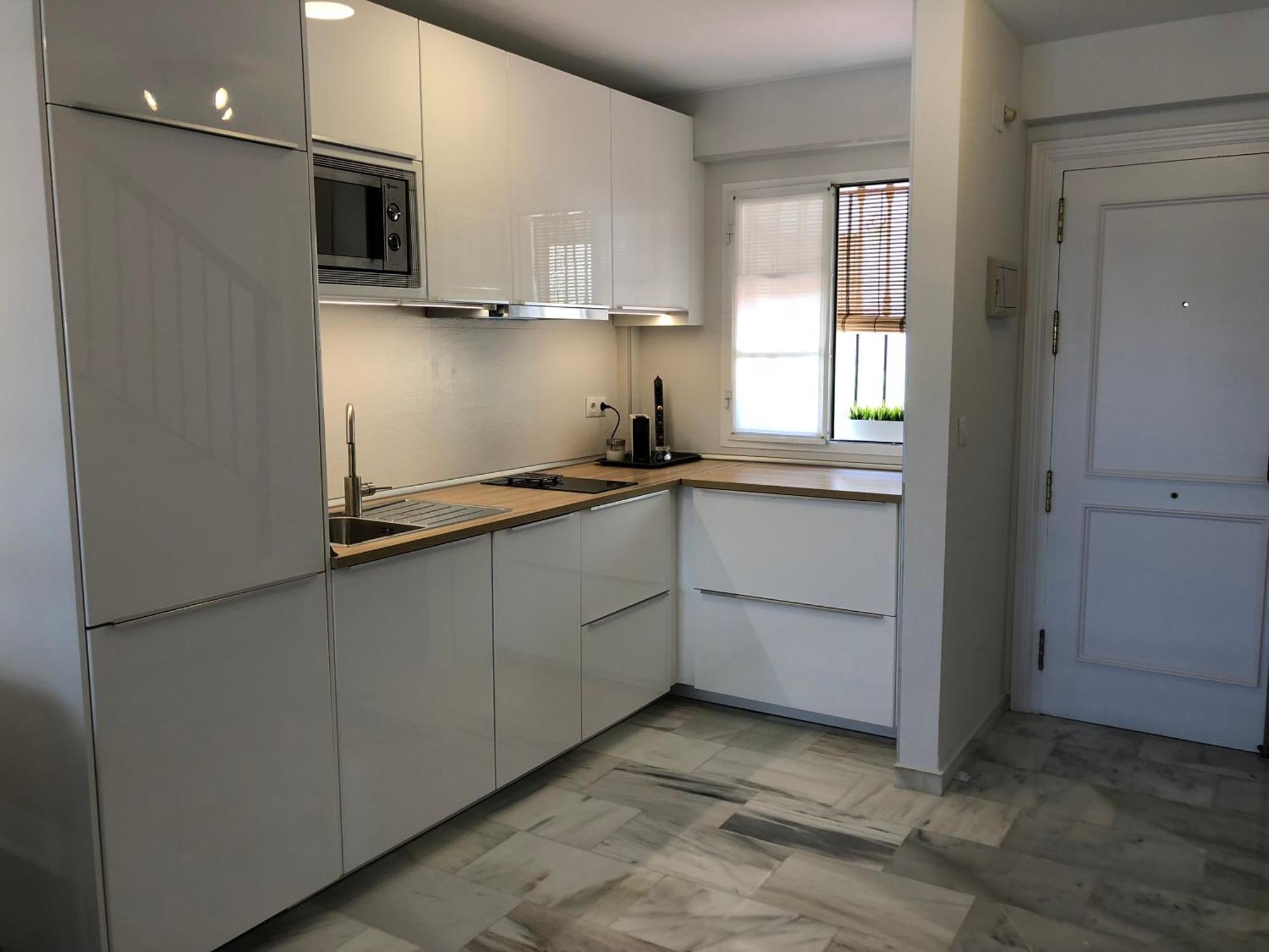 El Cortijuelo. Magnificent Triplex Terraced House With Rooftop Of 18M2, Overlooking The Sea. Parking Torremolinos Eksteriør bilde