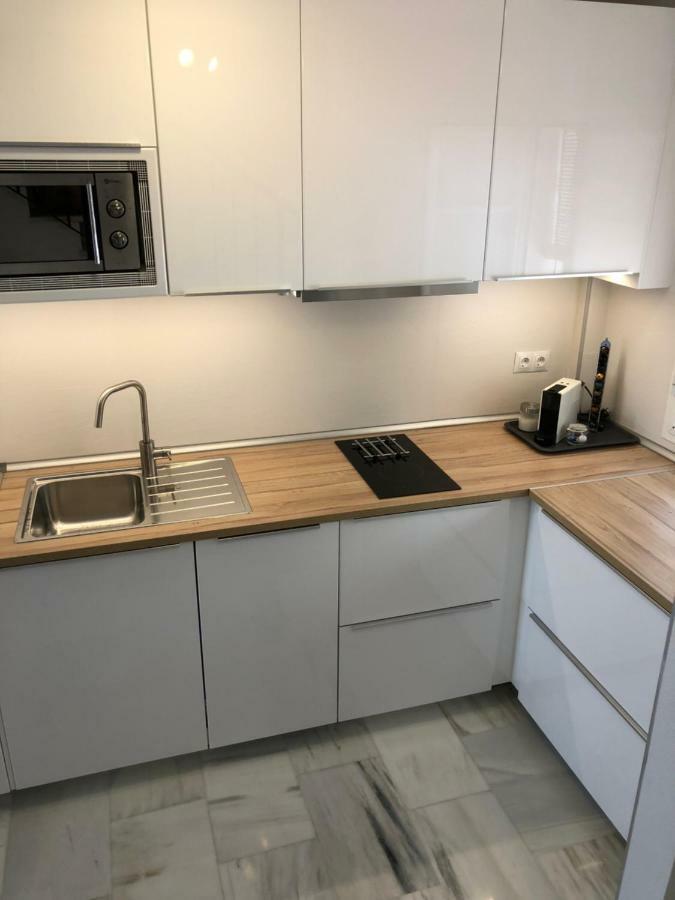 El Cortijuelo. Magnificent Triplex Terraced House With Rooftop Of 18M2, Overlooking The Sea. Parking Torremolinos Eksteriør bilde