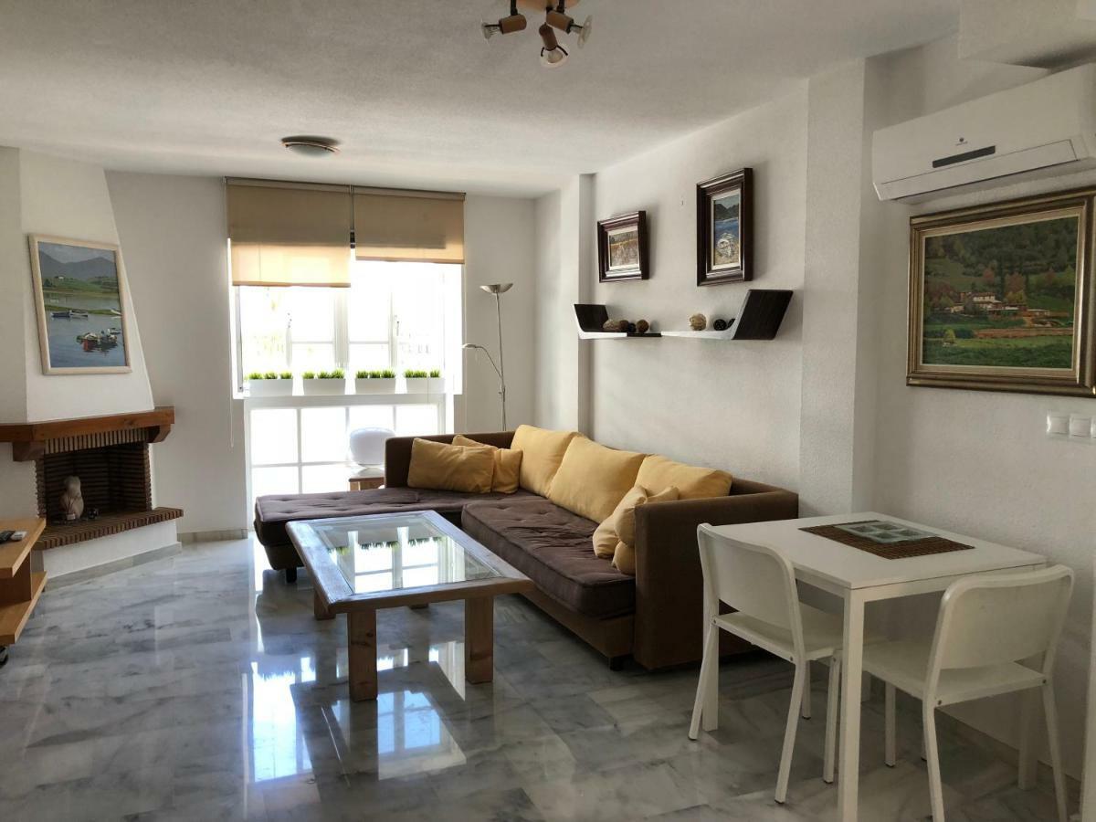 El Cortijuelo. Magnificent Triplex Terraced House With Rooftop Of 18M2, Overlooking The Sea. Parking Torremolinos Eksteriør bilde