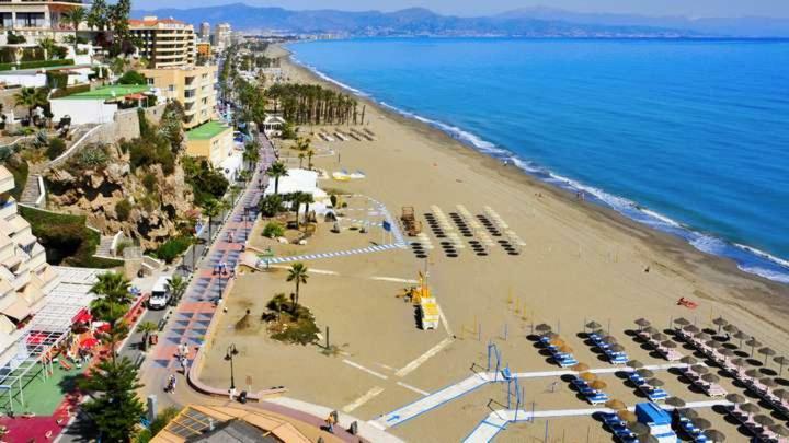 El Cortijuelo. Magnificent Triplex Terraced House With Rooftop Of 18M2, Overlooking The Sea. Parking Torremolinos Eksteriør bilde